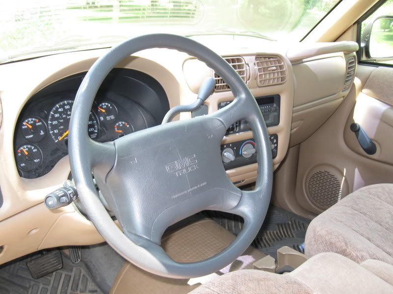 The interior of the 2010 Chevrolet Equinox.
