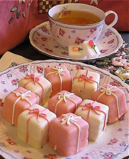 Forum Image: http://i93.photobucket.com/albums/l51/RaeRae-Chan/tea-cakes.jpg