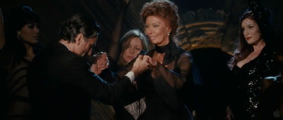 Photo Flash! NINE: The Movie Musical - Trailer Screencaps! 