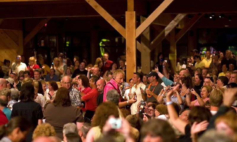 IMAGE: http://i93.photobucket.com/albums/l60/stoy17/AirSupply/IMG_20070721_9999_469.2W.jpg