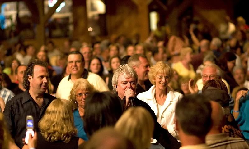 IMAGE: http://i93.photobucket.com/albums/l60/stoy17/AirSupply/IMG_20070721_9999_494.2W.jpg