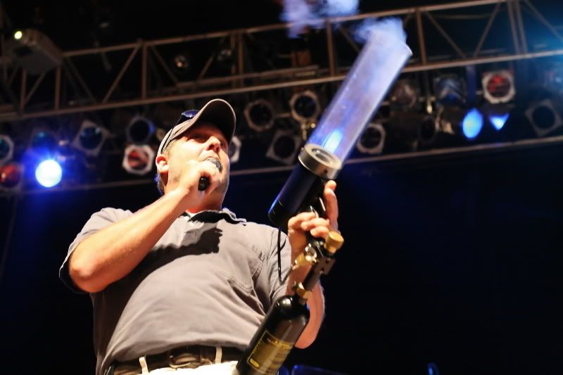 IMAGE: http://i93.photobucket.com/albums/l60/stoy17/PP%20PPRadio/Img_20060908_0919.jpg