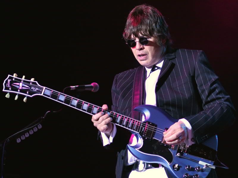 IMAGE: http://i93.photobucket.com/albums/l60/stoy17/PersephonesBees/TheNewCars/IMG_42671.jpg