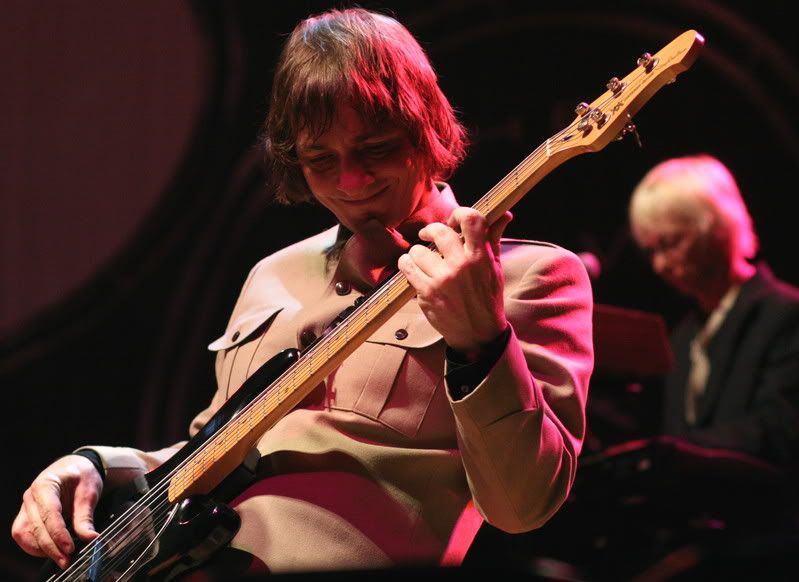 IMAGE: http://i93.photobucket.com/albums/l60/stoy17/PersephonesBees/TheNewCars/IMG_43461.jpg