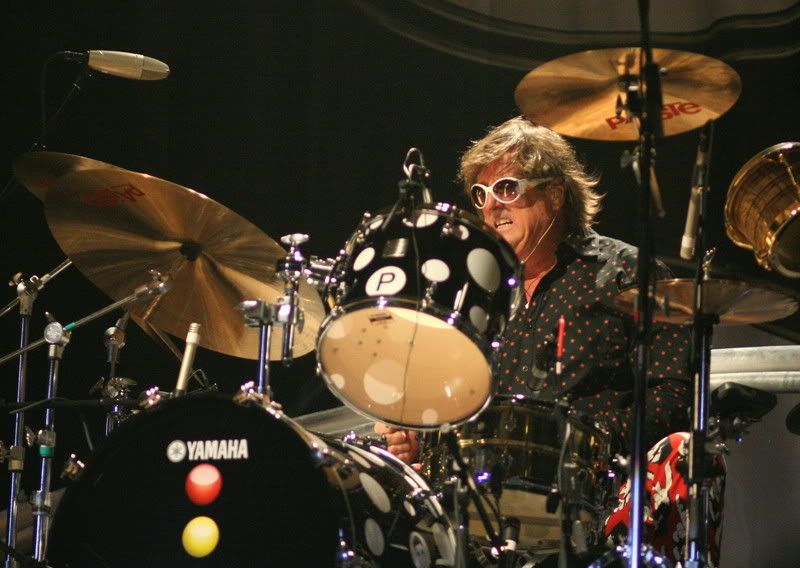 IMAGE: http://i93.photobucket.com/albums/l60/stoy17/PersephonesBees/TheNewCars/IMG_43731.jpg