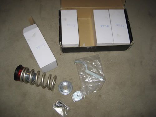 http://i93.photobucket.com/albums/l60/whiterabbit1021/FOR%20SALE/coilover3.jpg