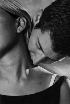 خريطة المرأة الجنسية))..بالصور kissing.jpg