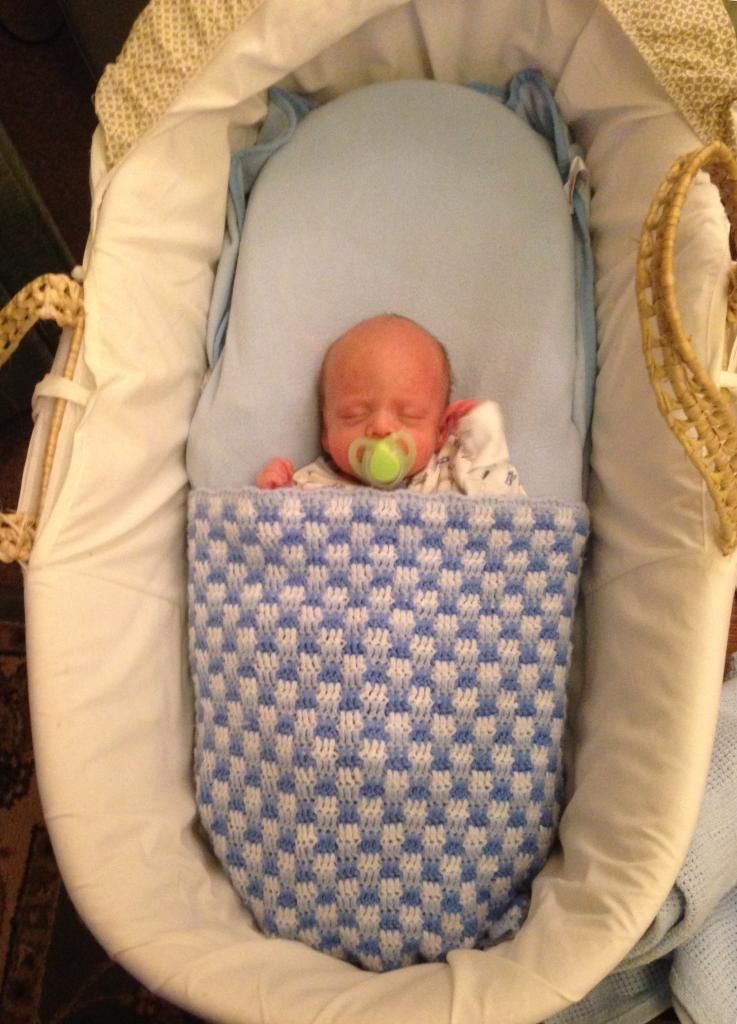 the baby nest for all struggling with Moses basket/crib sleeping
