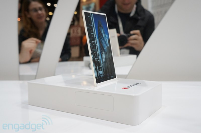 LG apresentou protótipo de smartphone com apenas 1mm de espessura LG apresentou protótipo de smartphone com apenas 1mm de espessura
