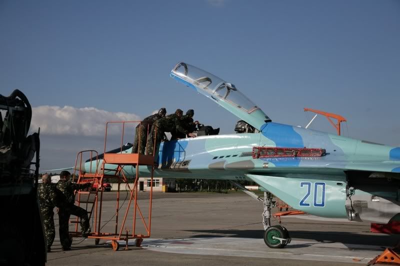 http://i93.photobucket.com/albums/l68/ef-hc/mig-29/IMG_4174.jpg