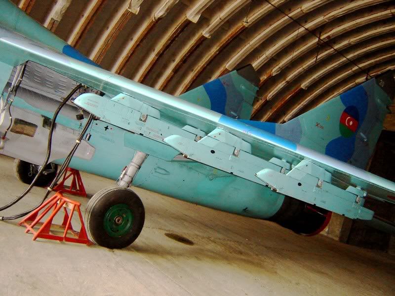 http://i93.photobucket.com/albums/l68/ef-hc/mig-29/MiG-2920Az_20_9-51205B35D.jpg