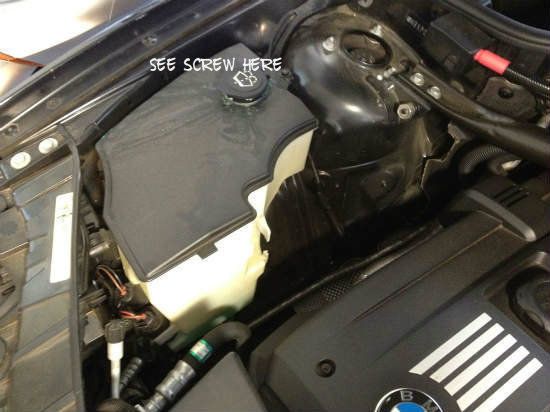 2008 BMW X3 wiper fluid leak with the tank installed