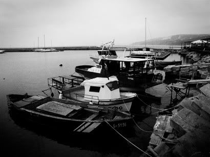 photography blog, black and white, sea, waves, boats, dock, water