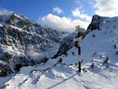 Photography Blog, snow, ice, mountain, sun, cliff, sign post, Malaiesti, Bucegi, Romania