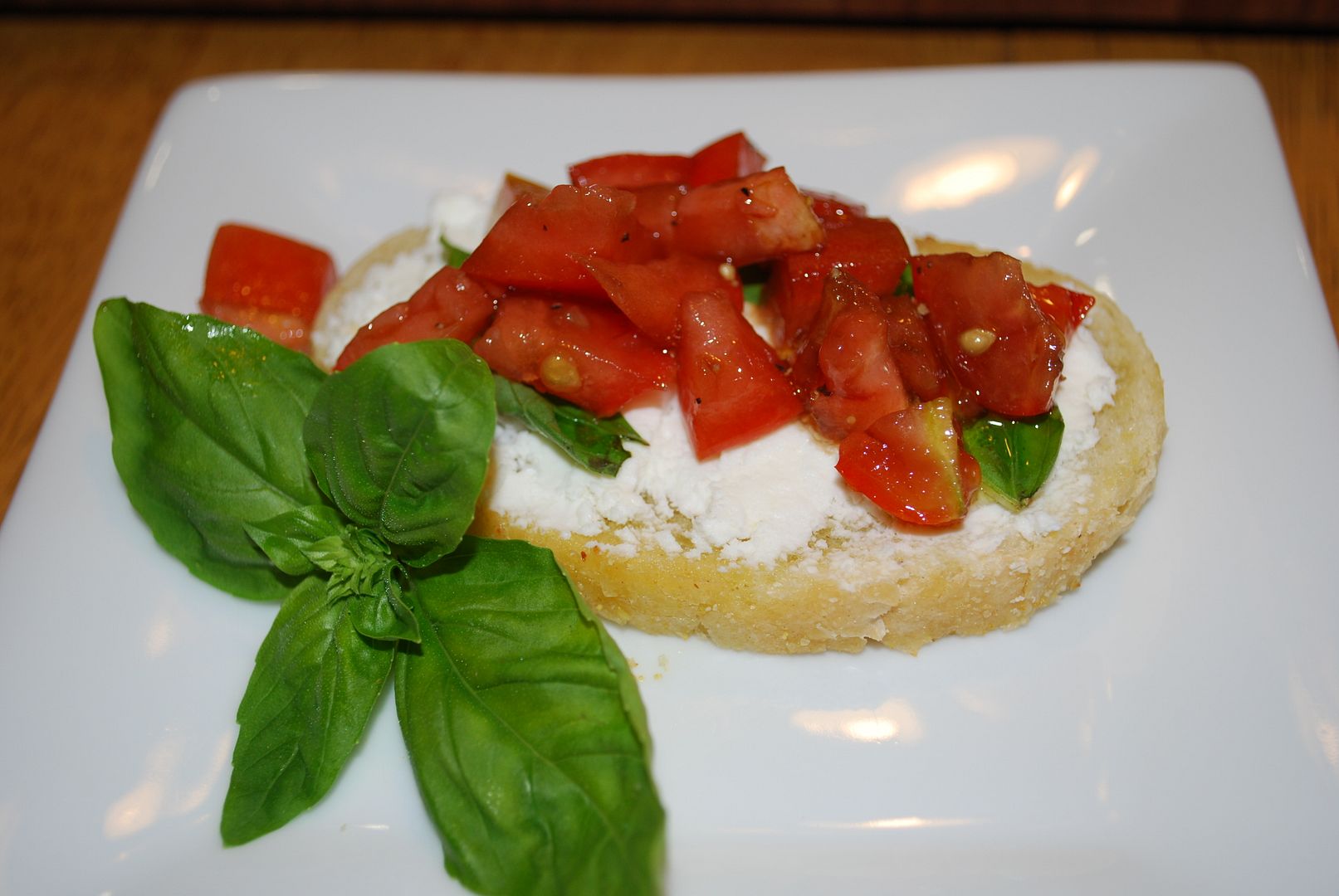 ricotta,tomato,basil crostini