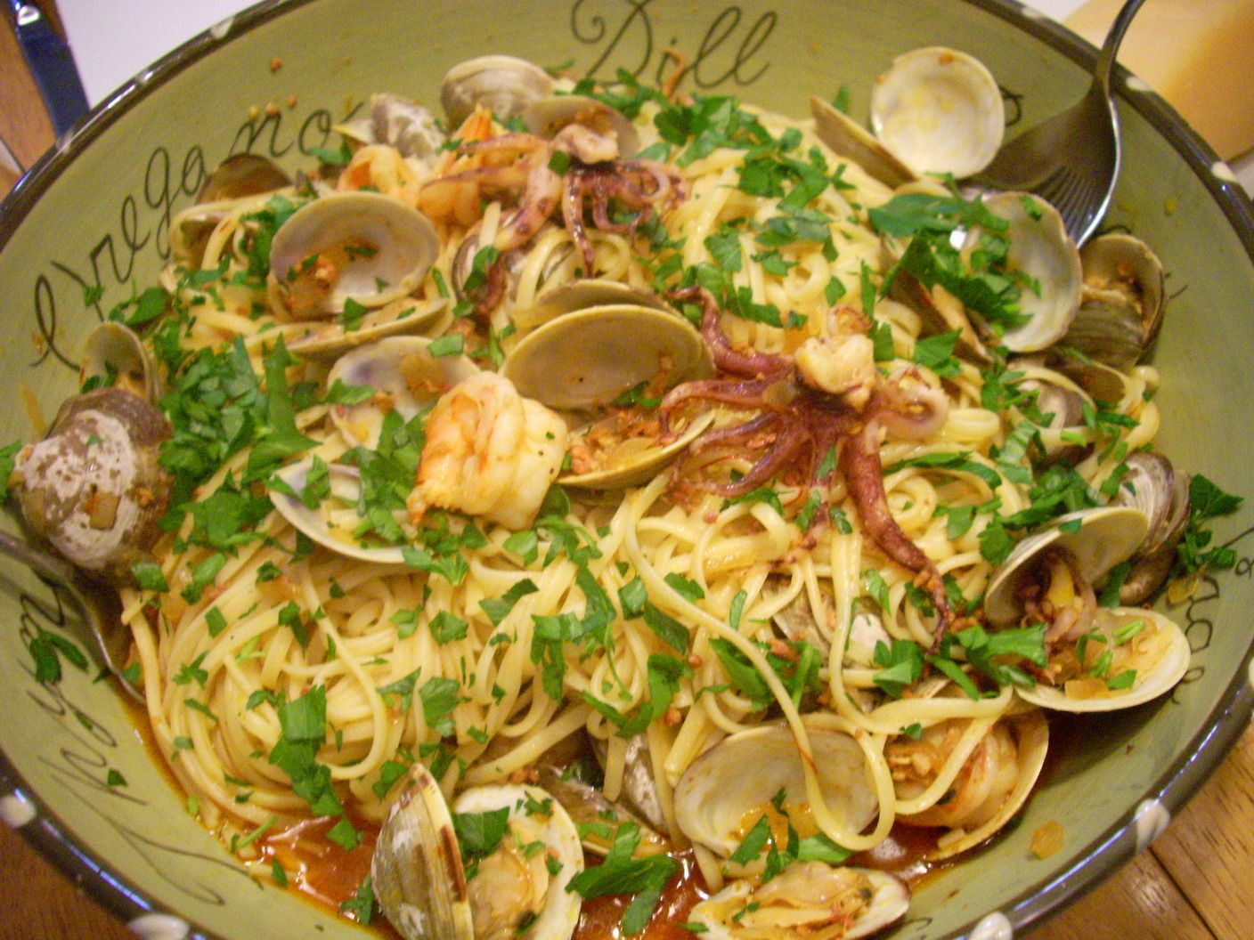 pasta,linguine,clams,chorizo,calamari,shrimp