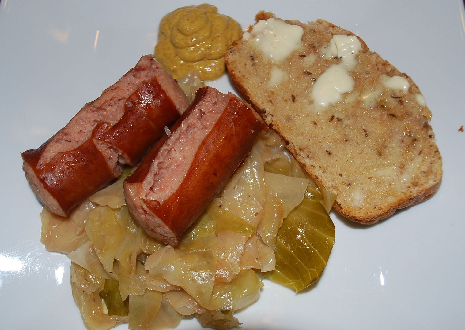 Kielbasa w Caraway Beer Bread