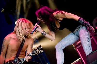 and the metal ladies loved her guitarist!